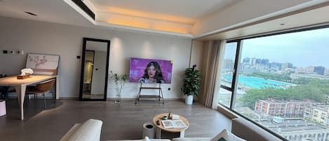 Apartamento exclusivo | Individualmente decorados, espaço de trabalho para notebook