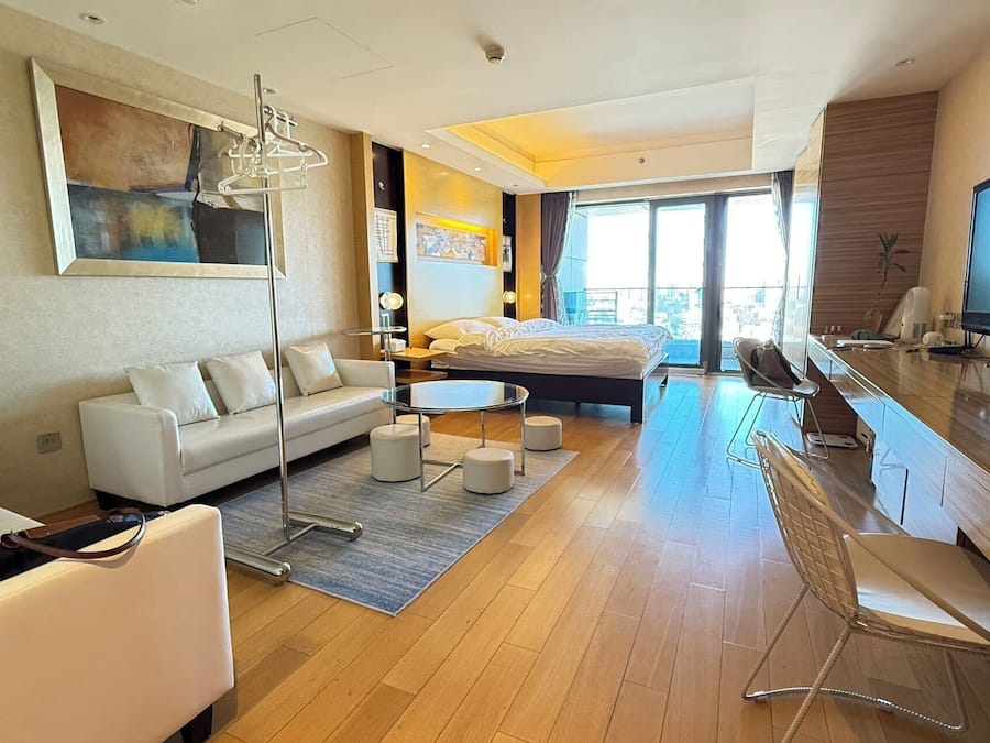 Apartamento Confort, 1 cama de matrimonio grande, vistas a la ciudad | Decoración individual y espacio para trabajar con un portátil