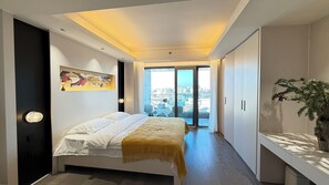 Comfort-Apartment, Terrasse, Stadtblick | Individuell dekoriert, individuell eingerichtet, kostenloses WLAN