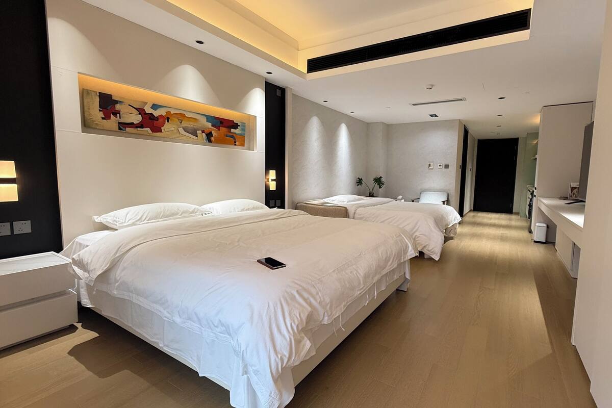 Comfort Double or Twin Room | Peralatan tempat tidur premium, Wi-fi percuma, dihias secara berasingan