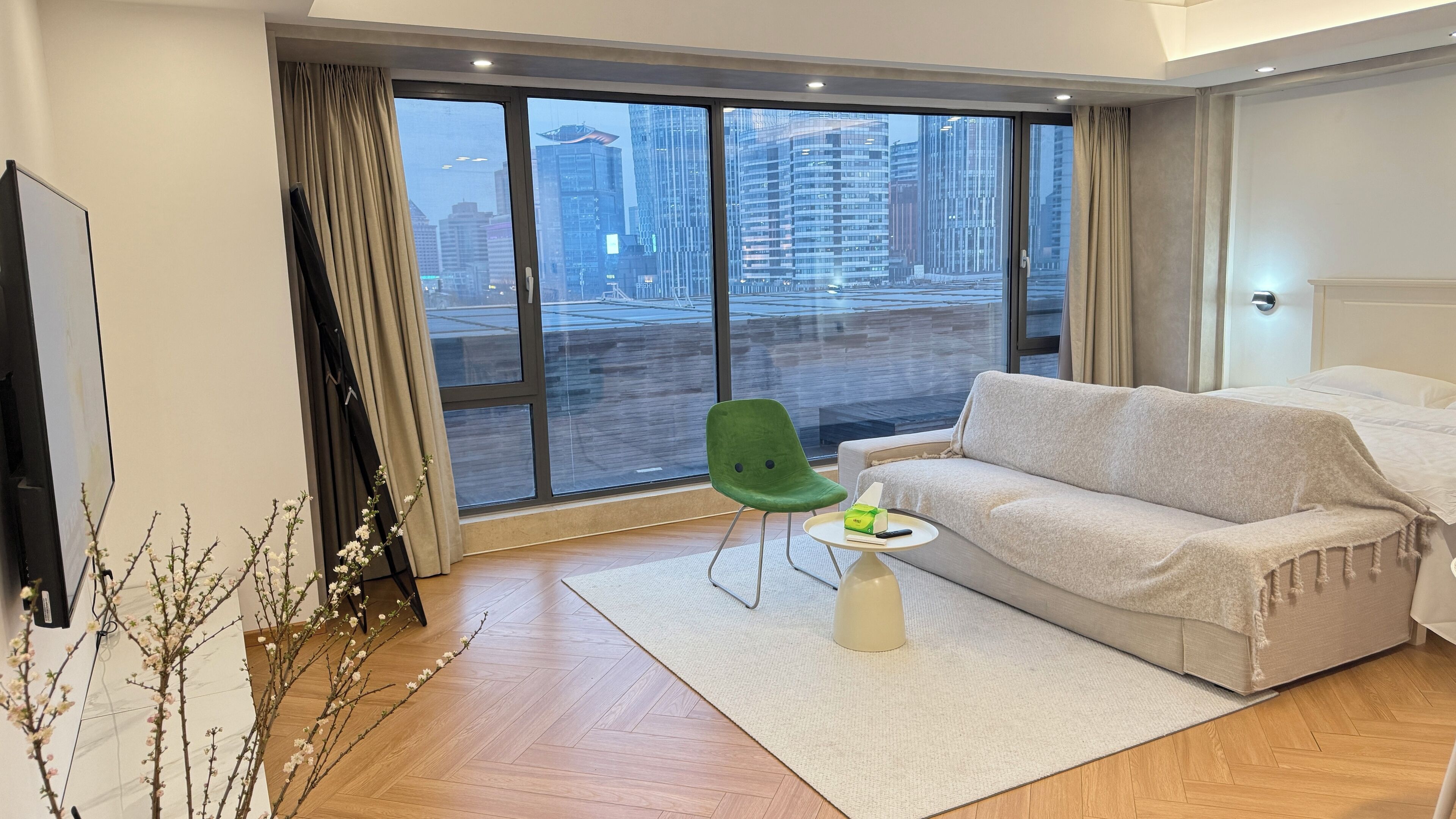 Elite Condo | Individually decorated, free WiFi, bed sheets