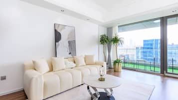 Business Apartment | Individually decorated, laptop workspace, free WiFi, bed sheets