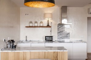 Fridge, microwave, dishwasher, coffee/tea maker