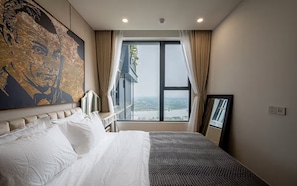 Suite Royal, 1 habitación, con acceso al salón lounge del club, vista a la ciudad | Sábanas de algodón egipcio, ropa de cama de alta calidad y edredón 