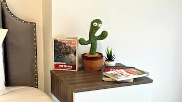 Suite Royal, 1 habitación, Acceso al salón del club, vistas a la ciudad | Sábanas de algodón egipcio y ropa de cama de alta calidad