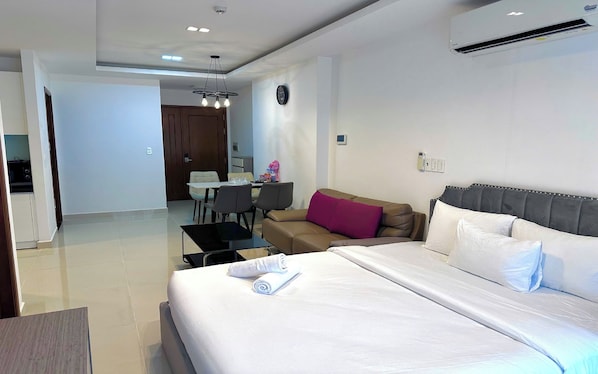 Royal Suite, 1 Bedroom, Club Lounge Access, City View | In-room safe, desk, laptop workspace, blackout drapes