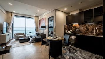 Royal suite, 1 slaapkamer, toegang tot de clublounge, uitzicht op de stad | Lakens van Egyptisch katoen, luxe beddengoed, donsdekens