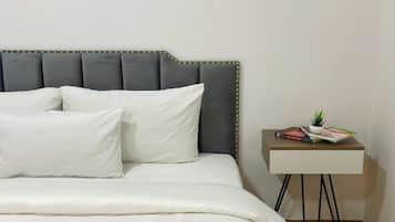 Suite Royal, 1 habitación, Acceso al salón del club, vistas a la ciudad | Sábanas de algodón egipcio y ropa de cama de alta calidad