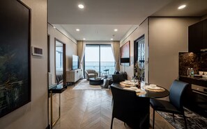 Royal-Suite, 1 Schlafzimmer, Zutritt zur Club Lounge, Stadtblick | Bettwäsche aus ägyptischer Baumwolle, hochwertige Bettwaren