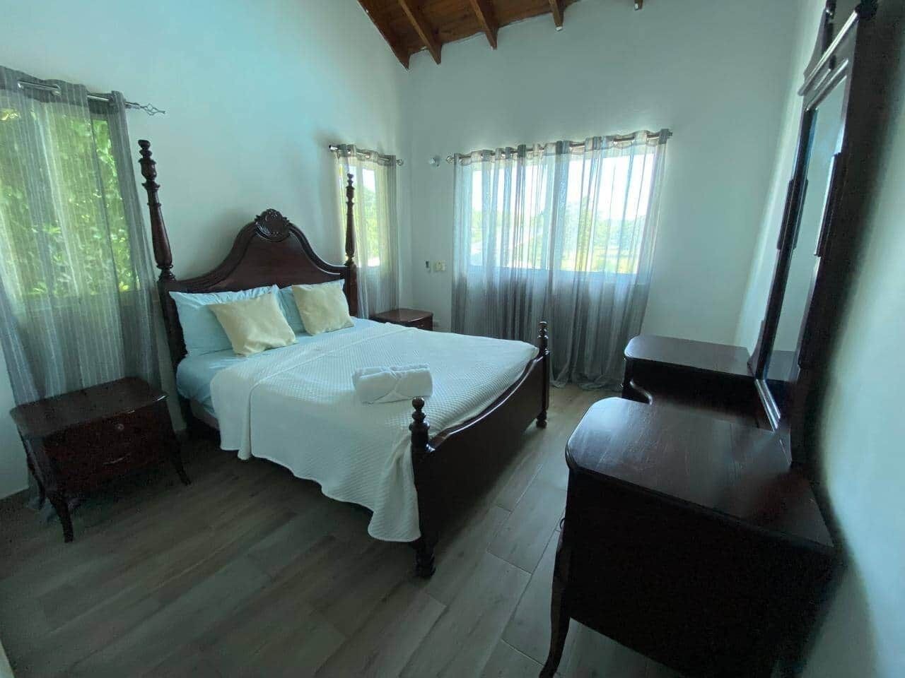 5 Schlafzimmer, Bügeleisen/Bügelbrett, kostenloses WLAN, Bettwäsche