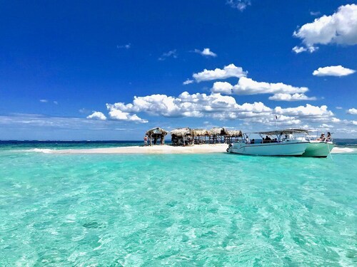 Prime Villa w/ Private Pool • Sleeps 18+ • Near Ensenada & Punta Rucia Beaches