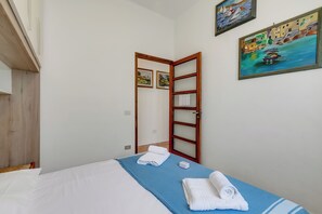Perhehuoneisto, useita makuuhuoneita (Seaside Binario Blu 500 M Dal Mare) | 1 makuuhuone, silitysrauta/-lauta, vuodevaatteet