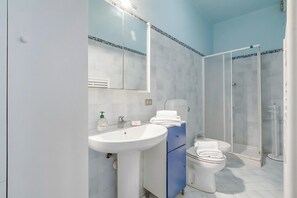 Family Apartment, Multiple Bedrooms (Seaside Binario Blu 500 M Dal Mare) | Bathroom - Seaside Binario Blu 500 M Dal Mare (Alassio)