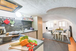 Standard Apartment, 1 Bedroom, Microwave (Casa Vacanze Maimone 3 Central) | Private kitchen