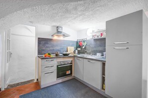 Standard Apartment, 1 Bedroom, Microwave (Casa Vacanze Maimone 3 Central) | Private kitchen