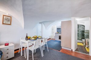 Standard Apartment, 1 Bedroom, Microwave (Casa Vacanze Maimone 3 Central) | Dining