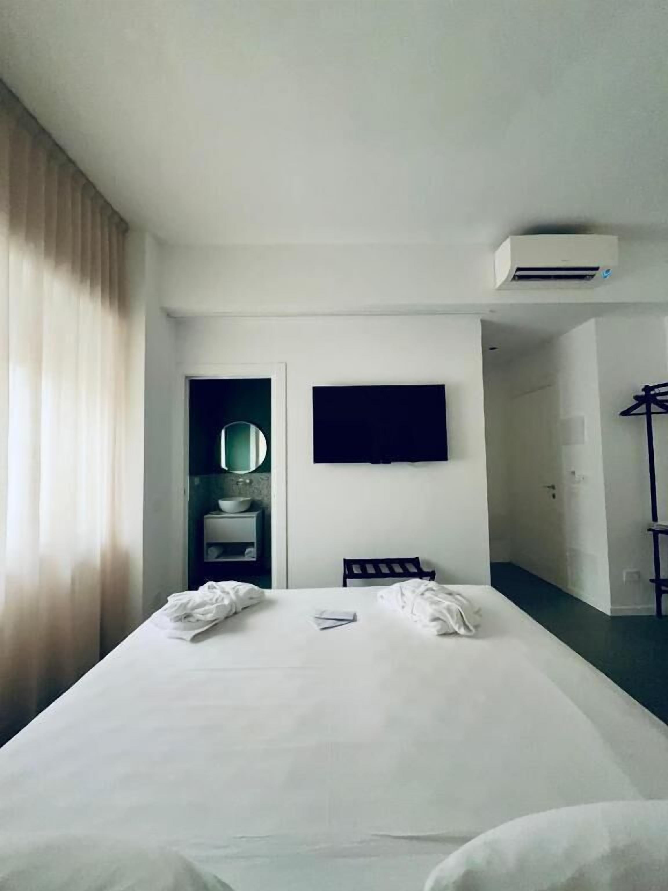 Zimmersafe, Schreibtisch, schallisolierte Zimmer, kostenloses WLAN