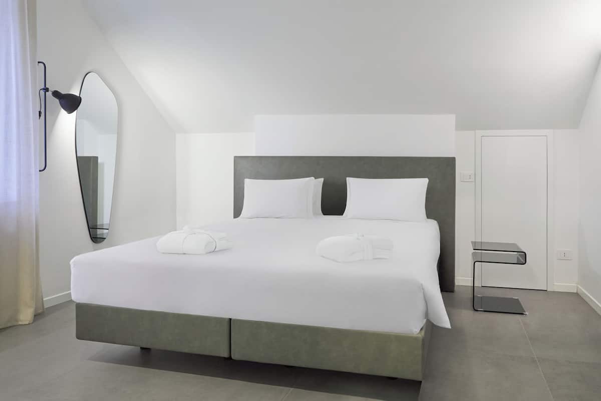 Superior Double or Twin Room | In-room safe, desk, soundproofing, free WiFi