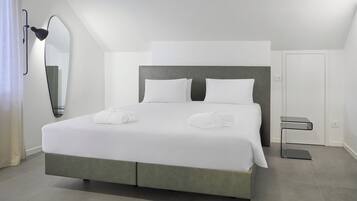 Superior-Doppel- oder -Zweibettzimmer | Zimmersafe, Schreibtisch, schallisolierte Zimmer, kostenloses WLAN