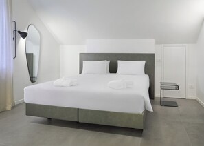 Superior szoba kétszemélyes vagy két külön ággyal | Széf a szobában, íróasztal, hangszigetelés és ingyenes wifi