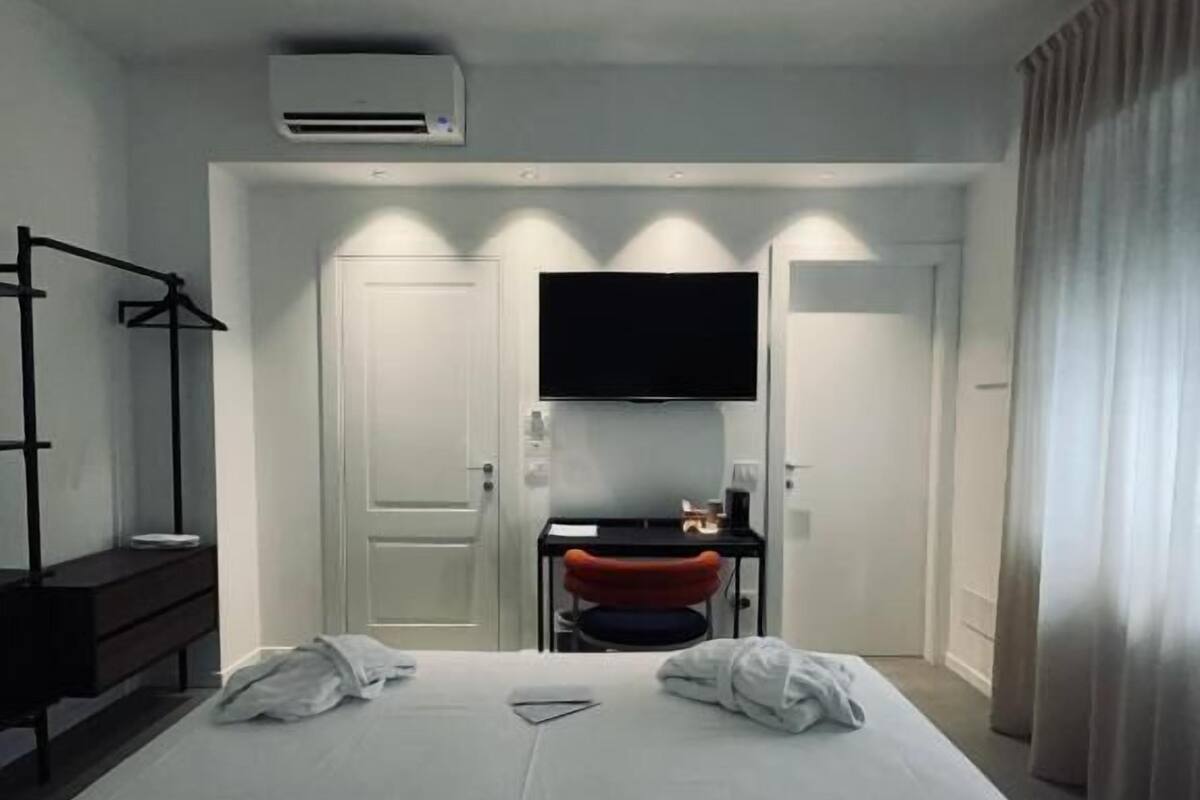 Superior Double or Twin Room | In-room safe, desk, soundproofing, free WiFi