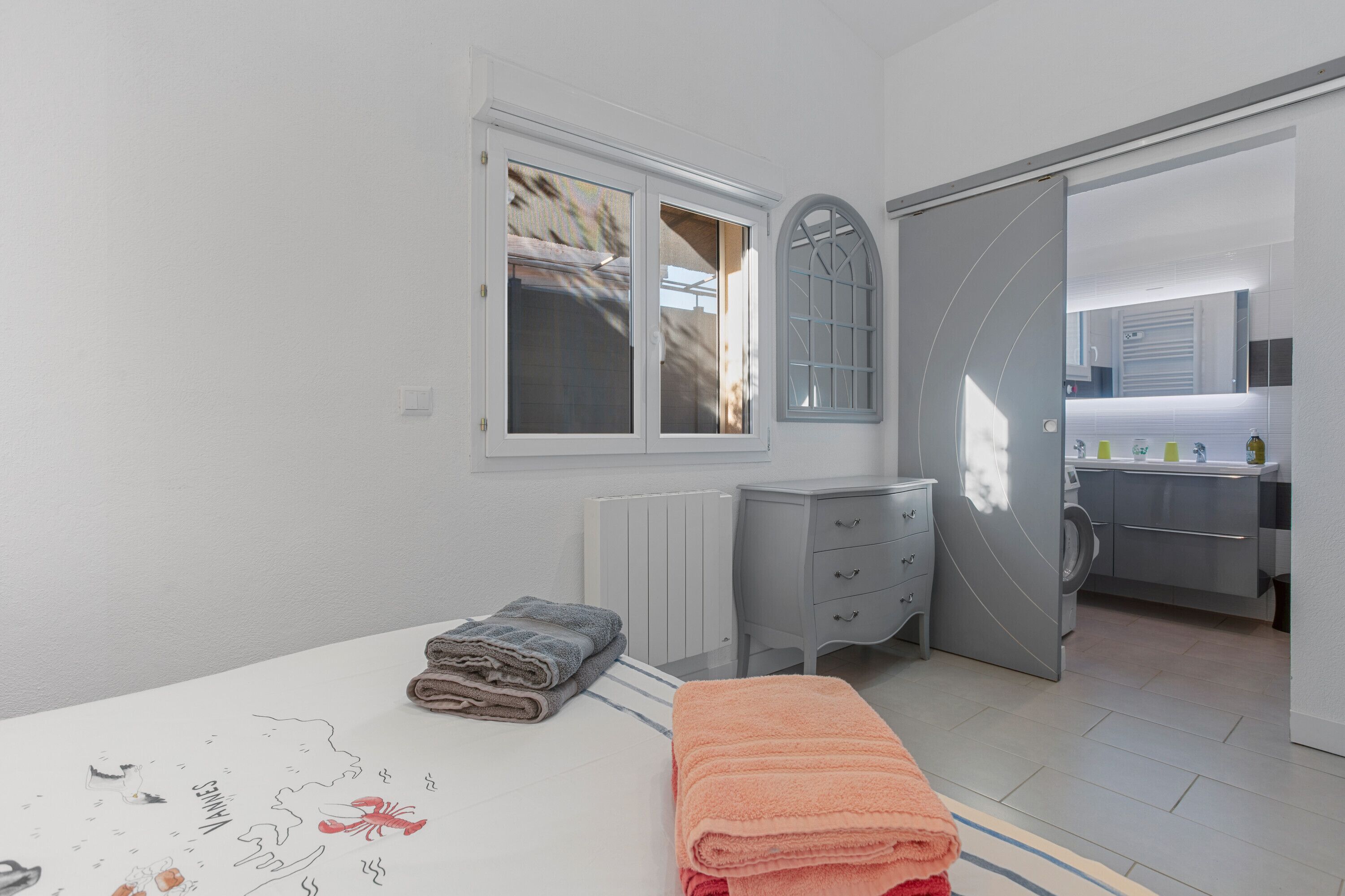 1 camera, Wi-Fi, lenzuola