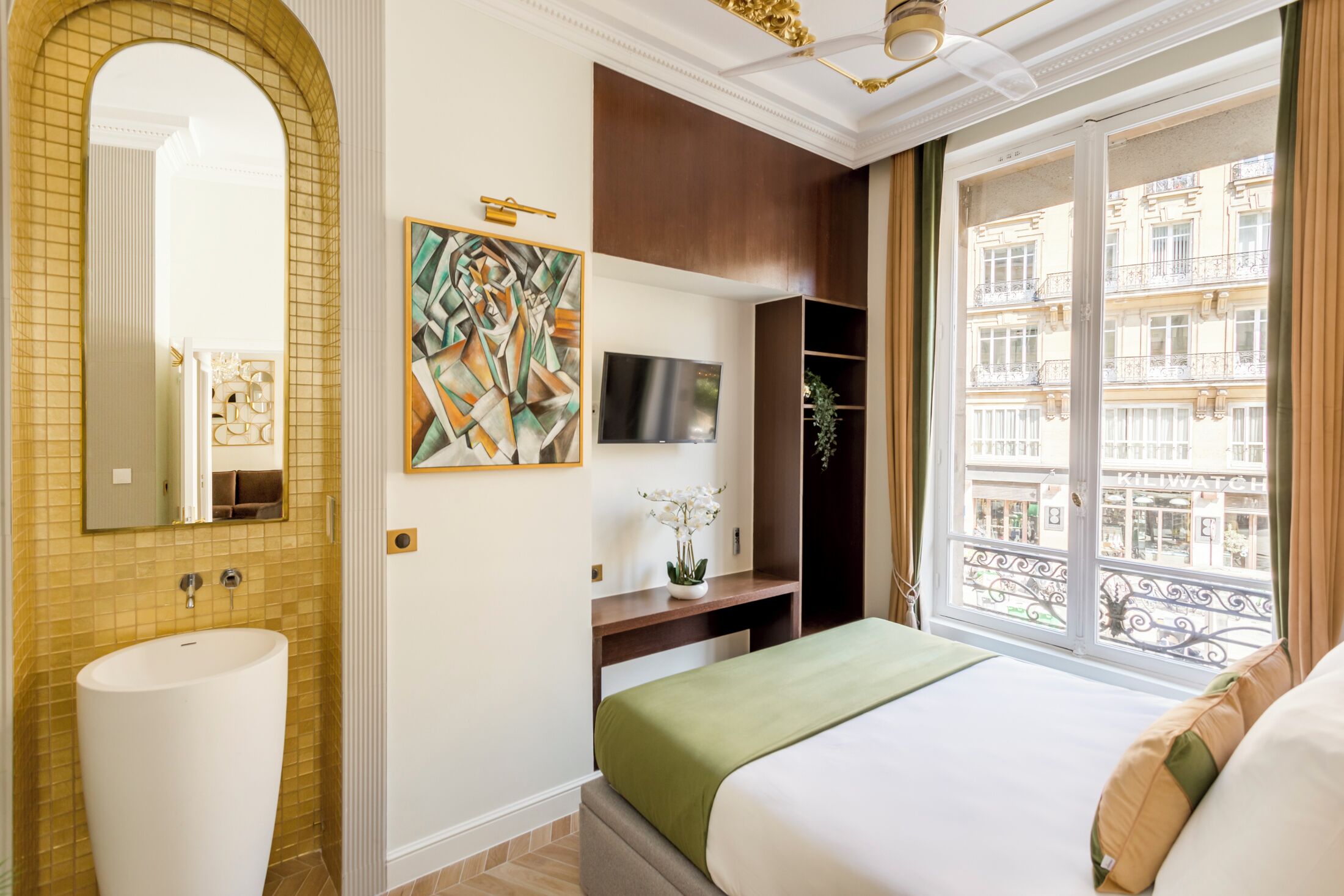 Apartment | Hypo-allergenic bedding, pillowtop beds, in-room safe