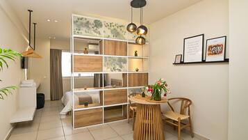 1 bedroom, iron/ironing board, internet, bed sheets