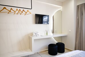 1 bedroom, iron/ironing board, internet, bed sheets