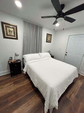 Ferros/tábuas de passar roupa, Wi-Fi, roupa de cama