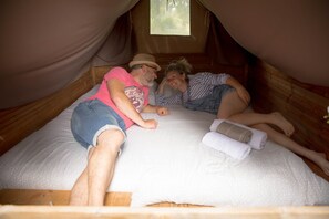 Internet, bed sheets