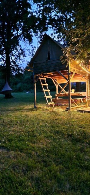 المنطقة المحيطة بالمنشأة