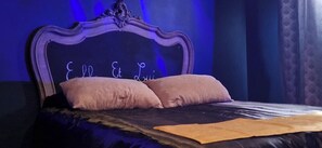 1 bedroom, Internet, bed sheets - Fancy an intimate and secret night near Paris? (Saint-Jean-les-Deux-Jumeaux)