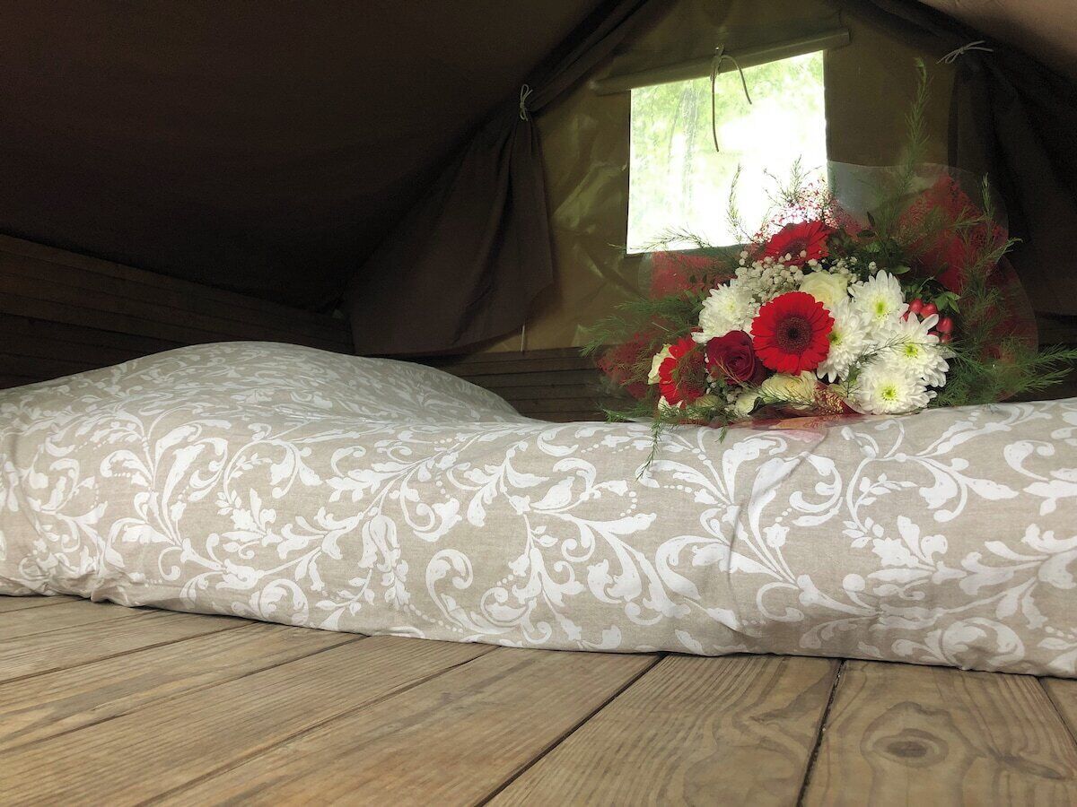 1 bedroom, bed sheets