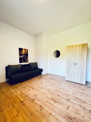 Basic Apartment | Iron/ironing board