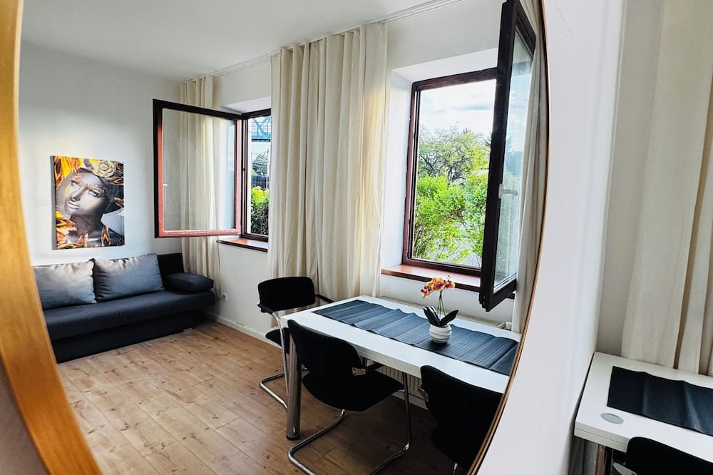Spacious Budget Home Garden Stay