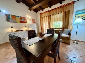 Apartment | Living area | 22-inch flat-screen TV with cable channels - Appartamento Cala D'Ambra 43 (San Teodoro)