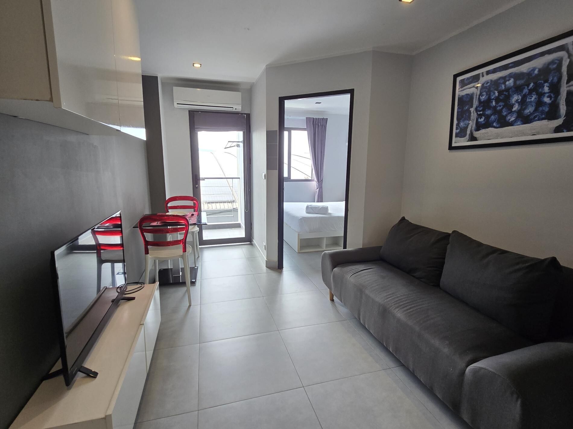 Apartment, Balcony | Living area