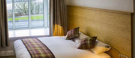 Työpöytä, pimennysverhot, silitysrauta/-lauta, ilmainen Wi-Fi