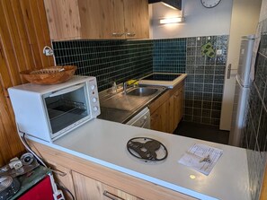 Kühlschrank, Mikrowelle, Ofen, Geschirrspüler