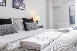 2 quartos, ferros/tábuas de passar roupa, Wi-Fi, roupa de cama