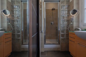 Apartemen, 2 kamar tidur | Kamar mandi