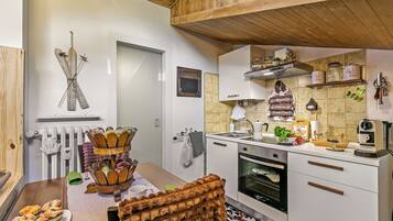 Studio Standard - utsikt mot bergen (Studio Valleverde 33B Ski in ski out) | Eget pentry | SpishÀll, kaffe- och tebryggare, vattenkokare och brödrost