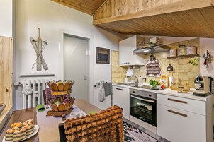 Estúdio standard, vista para a montanha (Studio Valleverde 33B Ski in ski out) | Cozinha americana privada | Cooktop, cafeteira/chaleira, chaleira elétrica, torradeira