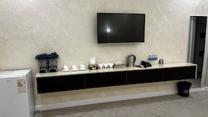 Habitació triple estàndard, vistes a la ciutat | Escriptori, habitacions insonoritzades i wifi gratuïta