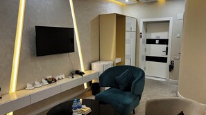 Desk, soundproofing, free WiFi