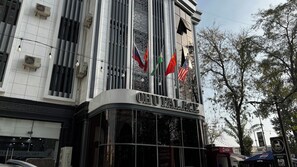 A building with the sign 'OHU PALACE' indicating a hotel or similar establishment. - Ohu Palace Hotel (Fergana)