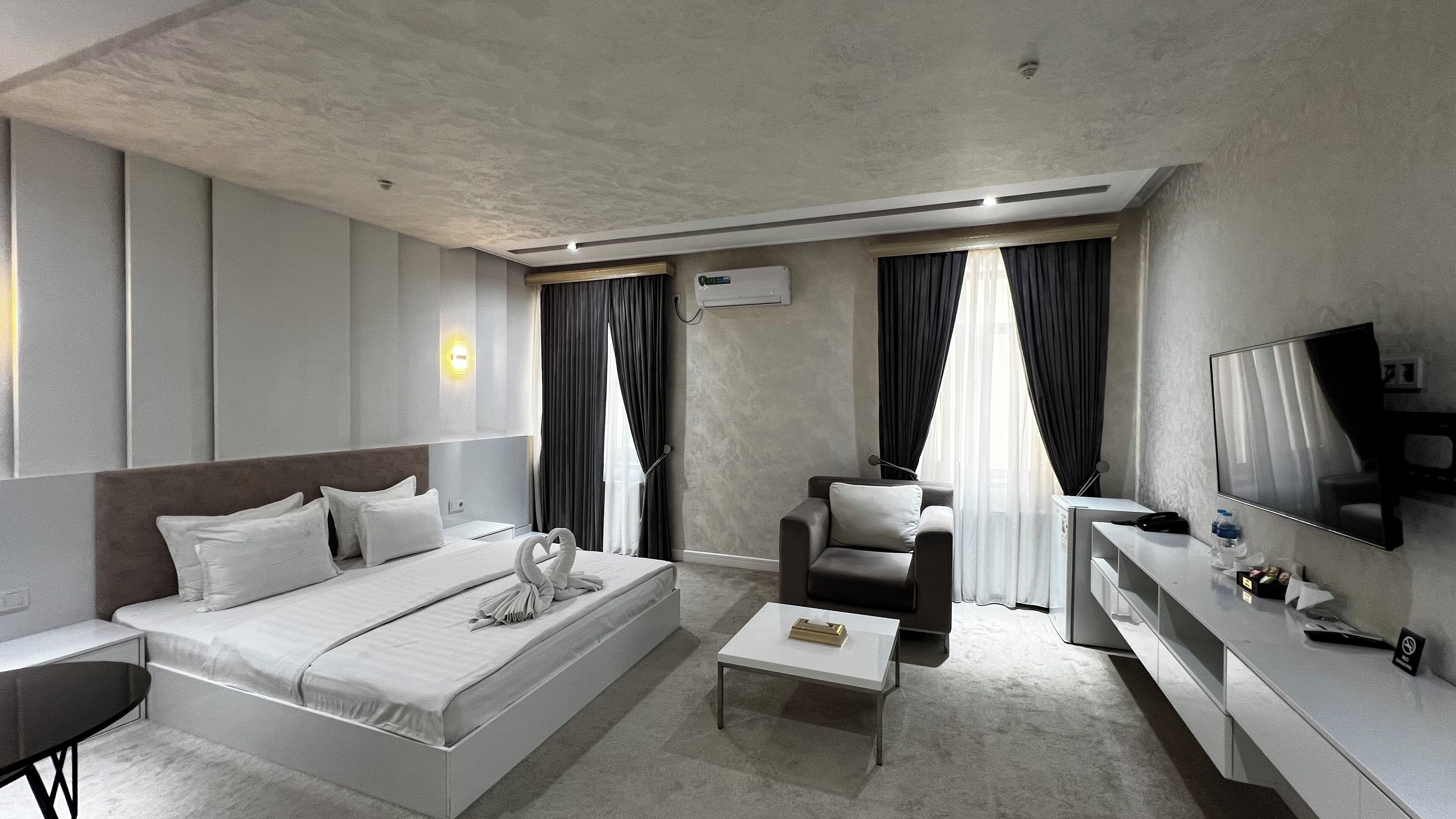 奢华套房, 阳台, 城市景观 | 办公桌、隔音、免费 WiFi