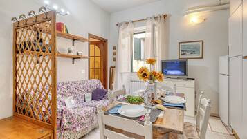 Standard Apartment, 1 Bedroom, Microwave (Casa Lilly) | Living room | TV