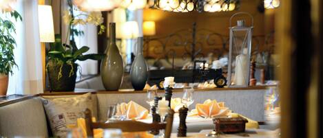 Breakfast, lunch, dinner served; German cuisine